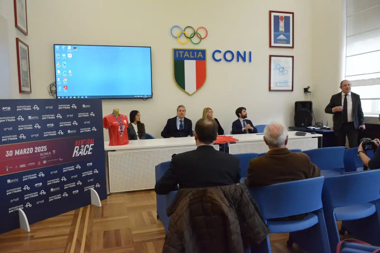 Presentata al Coni la 1 Vertical Race: il 30 marzo 10 km nel cuore del Foro Italico per una reale integrazione attraverso lo sport Presentata al Coni la 1 Vertical Race: il 30 marzo 10 km nel cuore del Foro Italico per una reale integrazione attraverso lo sport