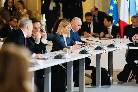 Ucraina, la Premier Meloni ai Volenterosi: “Fermare il conflitto insieme agli Usa” Ucraina, la Premier Meloni ai Volenterosi: “Fermare il conflitto insieme agli Usa”