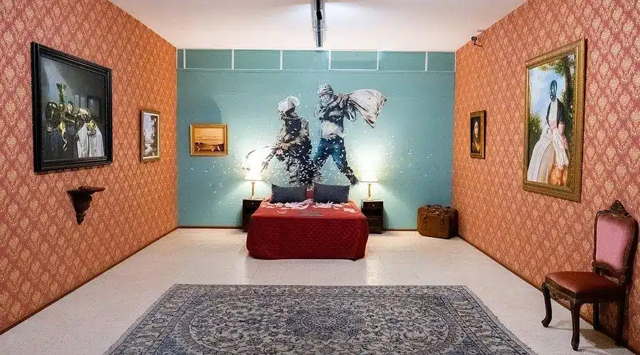 Banksy e piante tropicali: una Pasqua inaspettata a Lisbona Banksy e piante tropicali: una Pasqua inaspettata a Lisbona