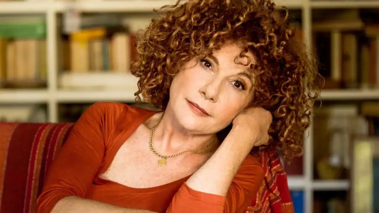 Cinzia Leone porta in scena “Mamma sei sempre nei miei pensieri, spostati” al Teatro di Vejano Cinzia Leone porta in scena “Mamma sei sempre nei miei pensieri, spostati” al Teatro di Vejano