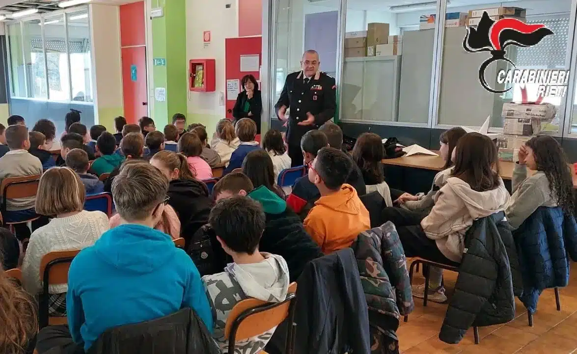 “CULTURA DELLA LEGALITÀ”. LA COMPAGNIA CARABINIERI DI RIETI INCONTRA GLI STUDENTI DEGLI ISTITUTI SECONDARI DI PRIMO GRADO “A. MERINI” E “G. PASCOLI” DI RIETI “CULTURA DELLA LEGALITÀ”. LA COMPAGNIA CARABINIERI DI RIETI INCONTRA GLI STUDENTI DEGLI ISTITUTI SECONDARI DI PRIMO GRADO “A. MERINI” E “G. PASCOLI” DI RIETI