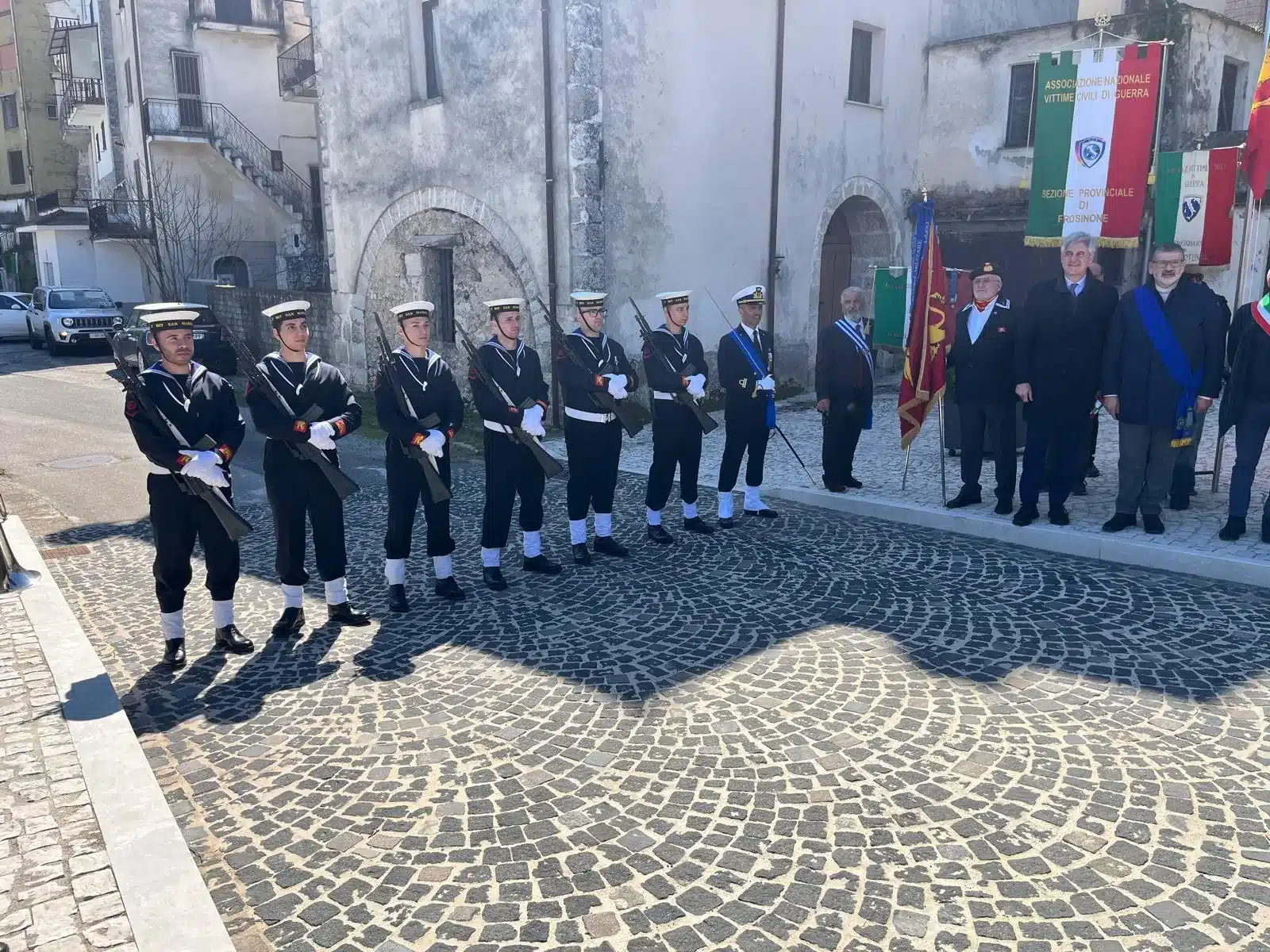 Vallerotonda, cerimonia di Alzabandiera in onore del Reggimento San Marco Vallerotonda, cerimonia di Alzabandiera in onore del Reggimento San Marco