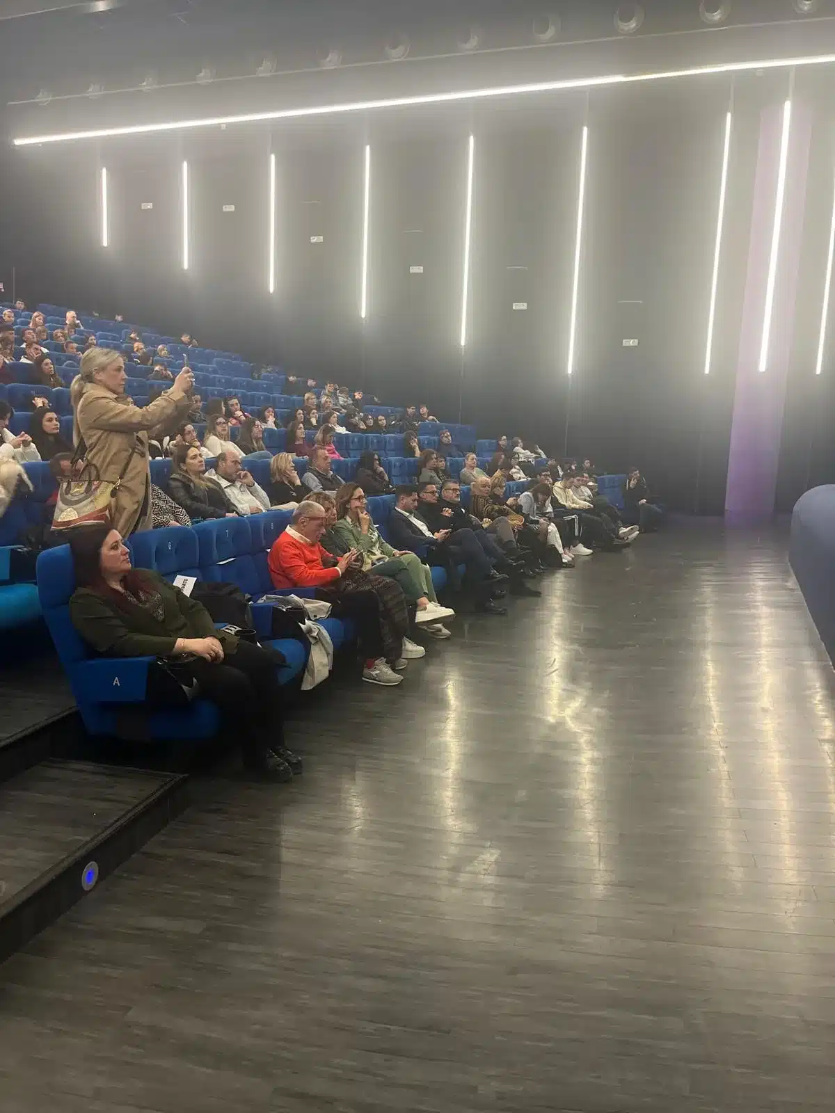 Autismo, una comunità che si stringe: emozione e riflessione al Cinema Dream di Frosinone per “bimbo” di Valentina Pacifici Autismo, una comunità che si stringe: emozione e riflessione al Cinema Dream di Frosinone per “bimbo” di Valentina Pacifici