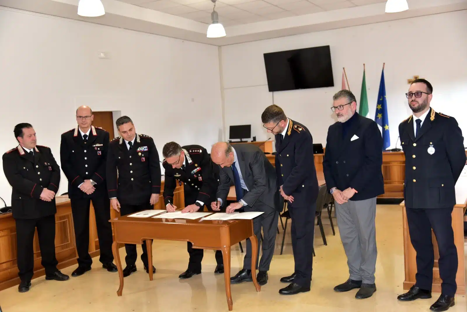 Firmato ad Alatri il contratto tra Comune e Arma dei Carabinieri per la condivisione del sistema di videosorveglianza Firmato ad Alatri il contratto tra Comune e Arma dei Carabinieri per la condivisione del sistema di videosorveglianza