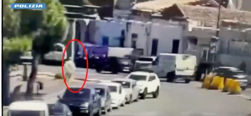LA POLIZIA DI STATO ARRESTA IL PRESUNTO AUTORE DELL’OMICIDIO DI UN GIOVANE DIPENDENTE DI UN BAR DI PIAZZA MANCINI BATTAGLIA LA POLIZIA DI STATO ARRESTA IL PRESUNTO AUTORE DELL’OMICIDIO DI UN GIOVANE DIPENDENTE DI UN BAR DI PIAZZA MANCINI BATTAGLIA