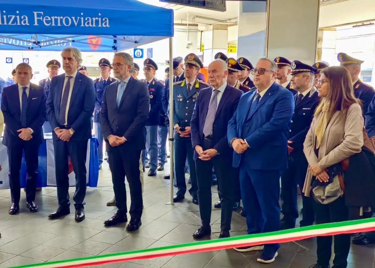 Inaugurazione dei nuovi locali adibiti a uffici del Compartimento Polizia Ferroviaria di Ancona Inaugurazione dei nuovi locali adibiti a uffici del Compartimento Polizia Ferroviaria di Ancona