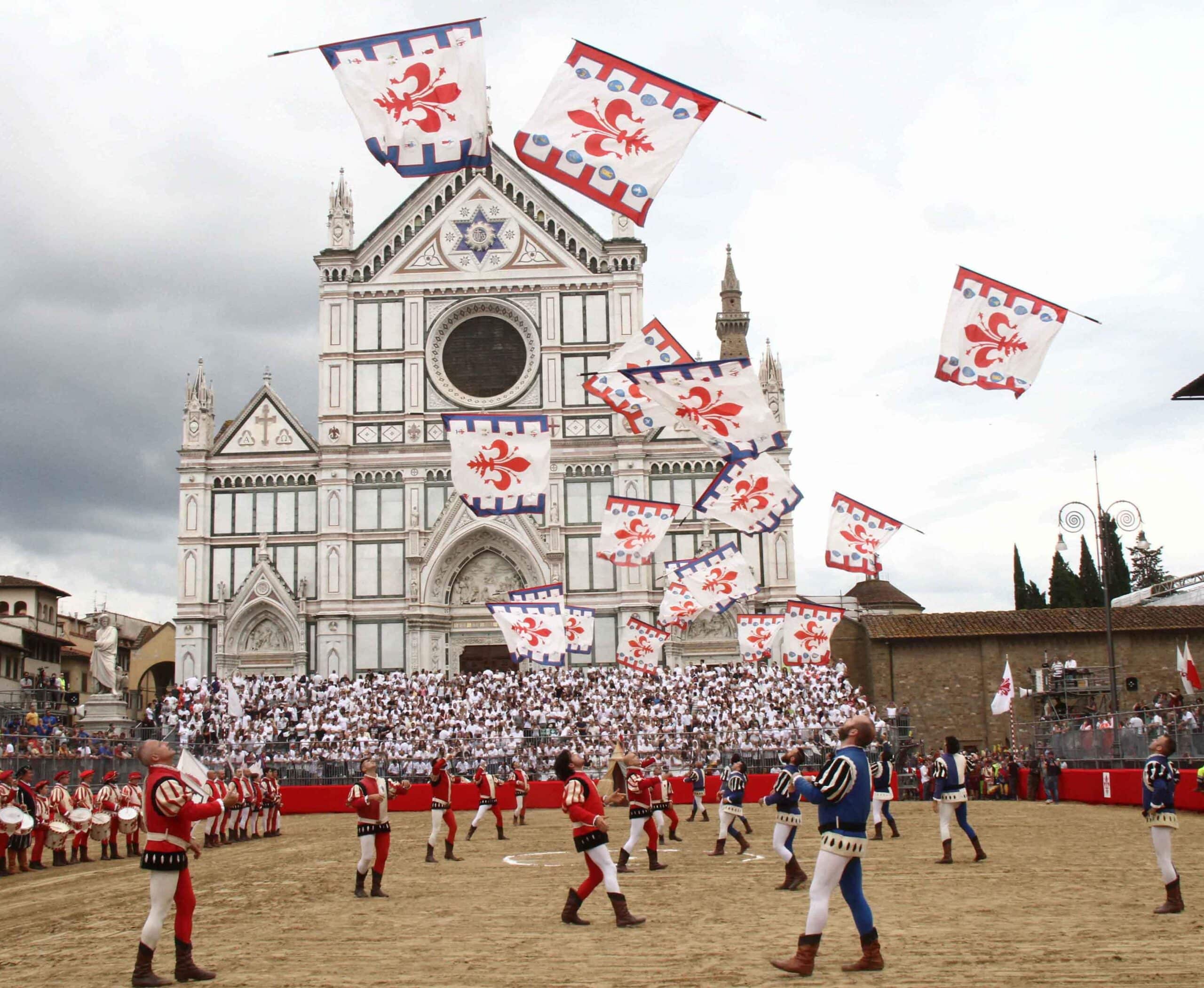 Calcio storico fiorentino: una sfida da assaporare nei quartieri storici di Firenze Calcio storico fiorentino: una sfida da assaporare nei quartieri storici di Firenze