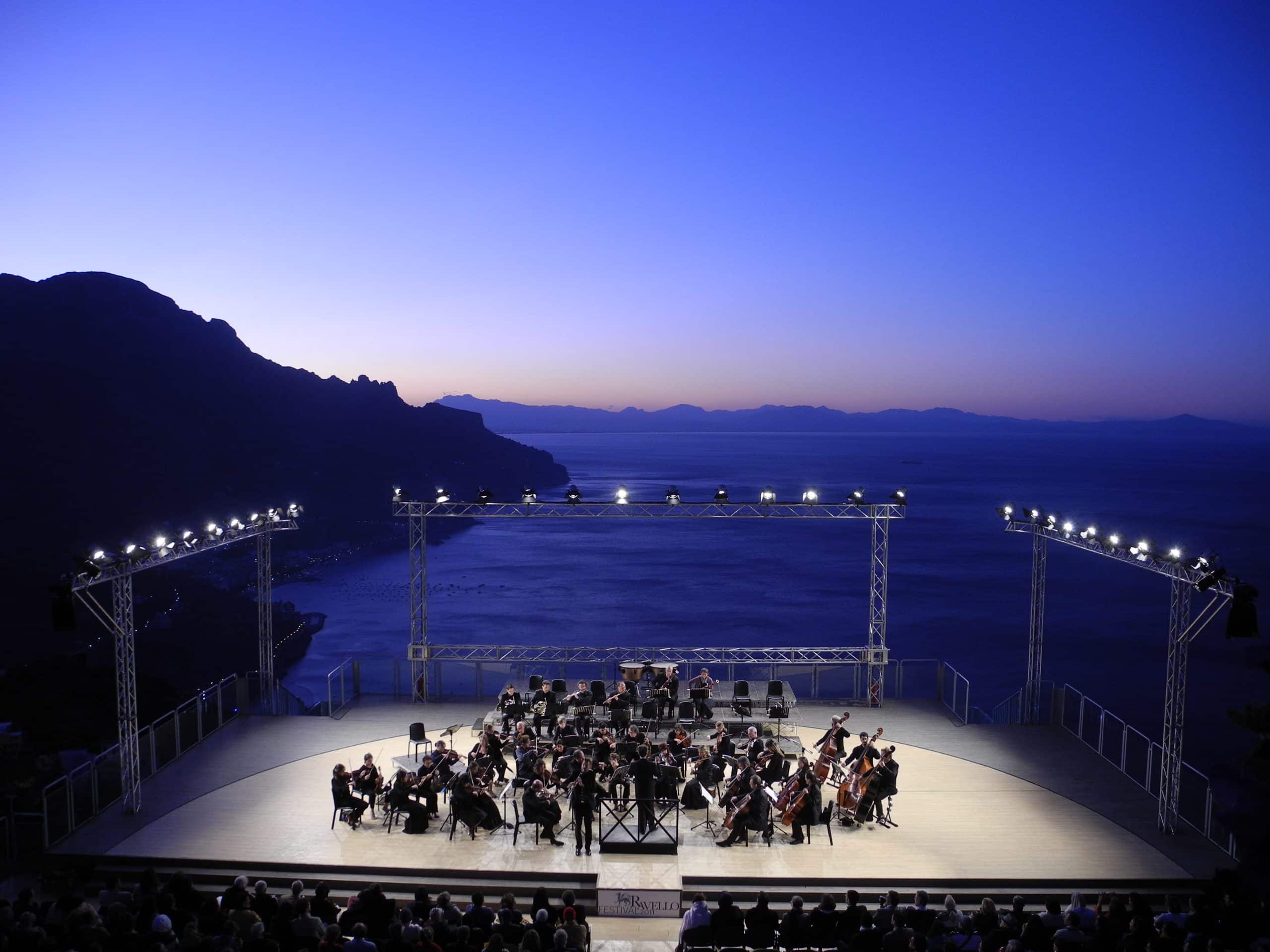 Note d’autore e panorami da sogno al Ravello Festival 2025 Note d’autore e panorami da sogno al Ravello Festival 2025