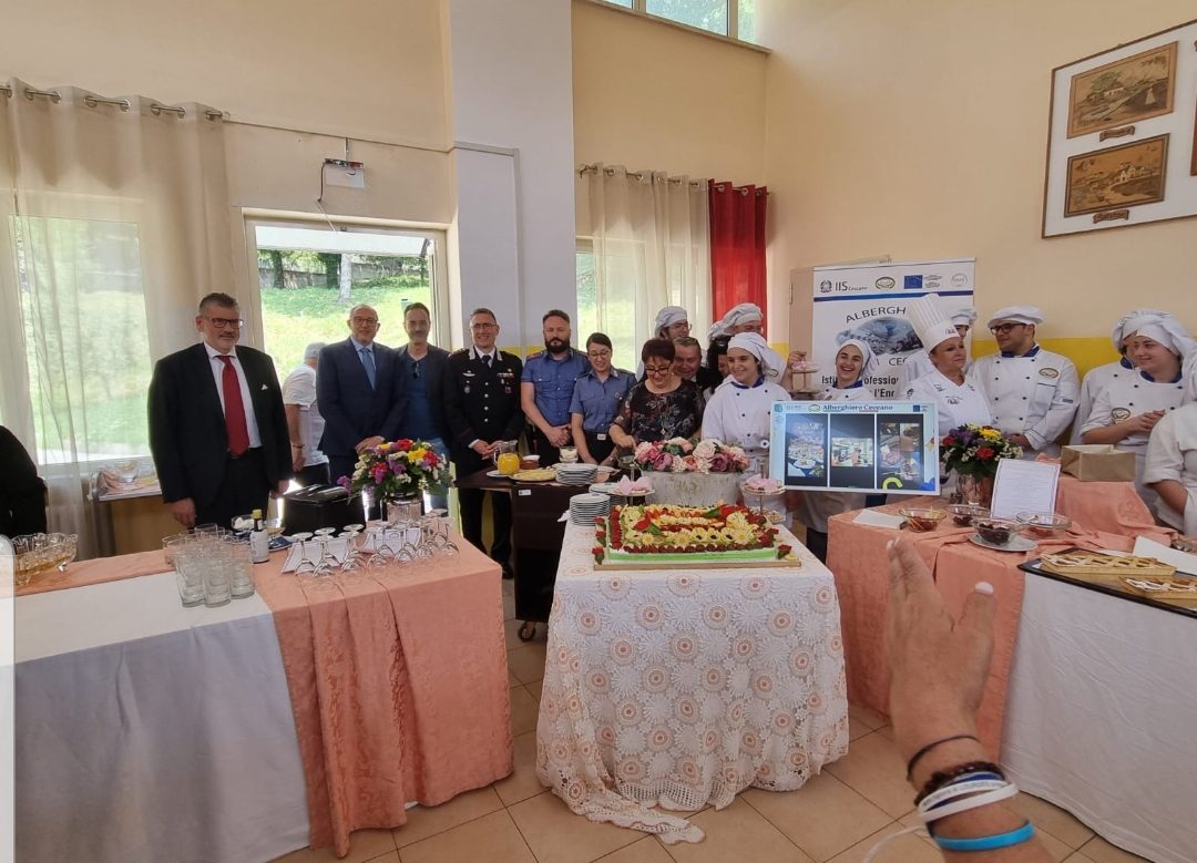 Cerimonia di Qualifica Professionale all’IPSSEOA di Ceccano: il Presidente del Consiglio Provinciale celebra studenti e scuola Cerimonia di Qualifica Professionale all’IPSSEOA di Ceccano: il Presidente del Consiglio Provinciale celebra studenti e scuola