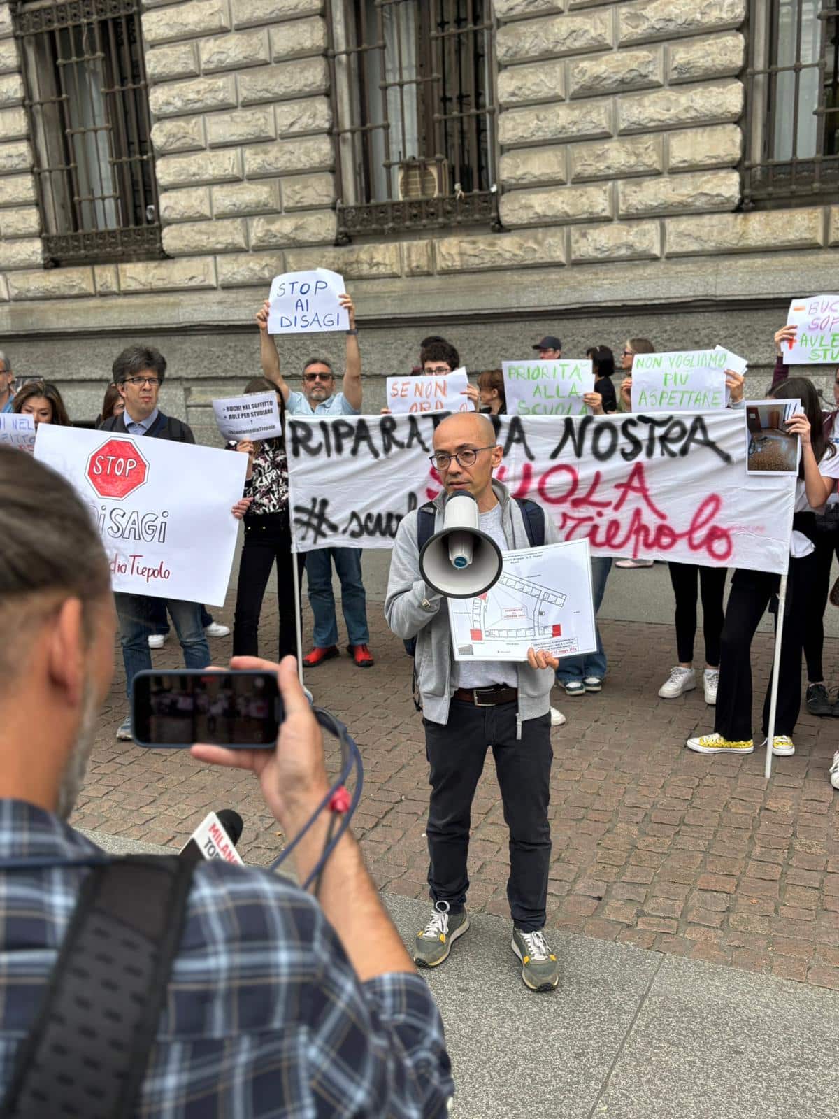 ENNESIMO SCHIAFFO IN FACCIA ALLE SCUOLE COMUNALI, TRUPPO (FDI): «NEGATO IL SOPRALLUOGO ISTITUZIONALE PRESSO LA SCUOLA TIEPOLO ENNESIMO SCHIAFFO IN FACCIA ALLE SCUOLE COMUNALI, TRUPPO (FDI): «NEGATO IL SOPRALLUOGO ISTITUZIONALE PRESSO LA SCUOLA TIEPOLO
