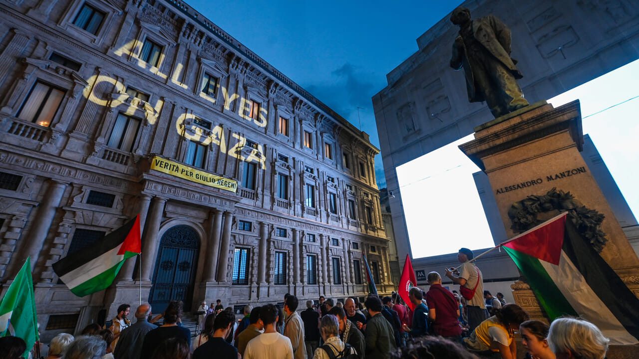 MILANO, MURALE SEGRE VANDALIZZATO, DE CORATO (FDI): «MENTRE CSX PROIETTA SCRITTA SU COMUNE PRO-GAZA MAI UNA CONDANNA DA SALA E COMPAGNI A SFREGI ANTI EBREI» MILANO, MURALE SEGRE VANDALIZZATO, DE CORATO (FDI): «MENTRE CSX PROIETTA SCRITTA SU COMUNE PRO-GAZA MAI UNA CONDANNA DA SALA E COMPAGNI A SFREGI ANTI EBREI»