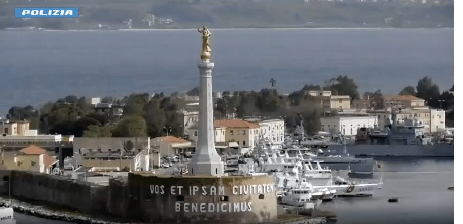 MESSINA, LA POLIZIA DI STATO ESEGUE MISURE CAUTELARI NEI CONFRONTI DI 14 SOGGETTI INDIZIATI DI DELITTI DI ASSOCIAZIONE FINALIZZATA AL TRAFFICO DI STUPEFACENTI, DETENZIONE E PORTO ILLEGALE DI ARMI MESSINA, LA POLIZIA DI STATO ESEGUE MISURE CAUTELARI NEI CONFRONTI DI 14 SOGGETTI INDIZIATI DI DELITTI DI ASSOCIAZIONE FINALIZZATA AL TRAFFICO DI STUPEFACENTI, DETENZIONE E PORTO ILLEGALE DI ARMI