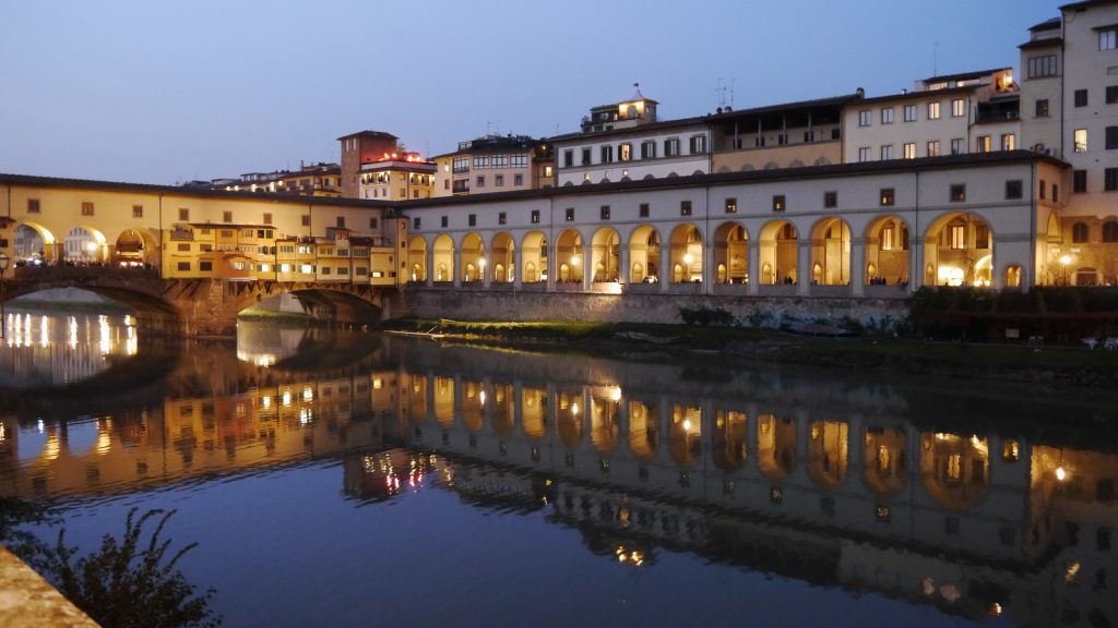 Il cammino sospeso tra gli Uffizi e Palazzo Pitti: visita al Corridoio Vasariano Il cammino sospeso tra gli Uffizi e Palazzo Pitti: visita al Corridoio Vasariano