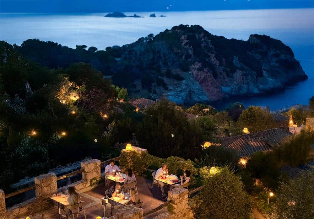 A CHENT’ANNOS… A TAVOLA! Il segreto dei centenari in una cena sotto le stelle A CHENT’ANNOS… A TAVOLA! Il segreto dei centenari in una cena sotto le stelle