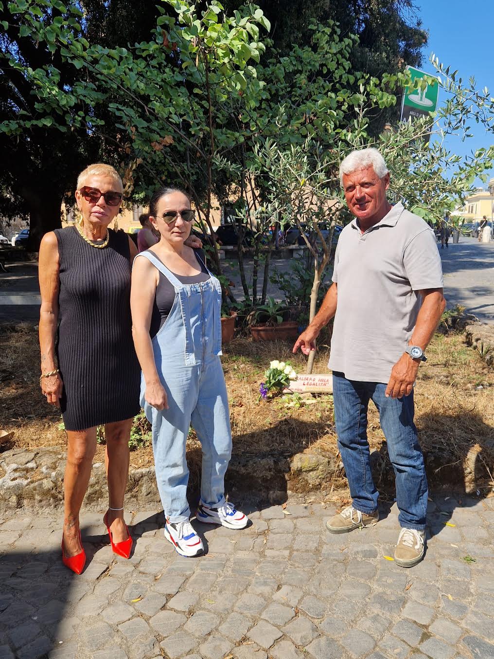 OSTIA ANTICA, “L’ALBERO DELLA LEGALITÀ” RICORDA BORSELLINO: UN IMPEGNO CIVILE CHE CONTINUA A CRESCERE OSTIA ANTICA, “L’ALBERO DELLA LEGALITÀ” RICORDA BORSELLINO: UN IMPEGNO CIVILE CHE CONTINUA A CRESCERE