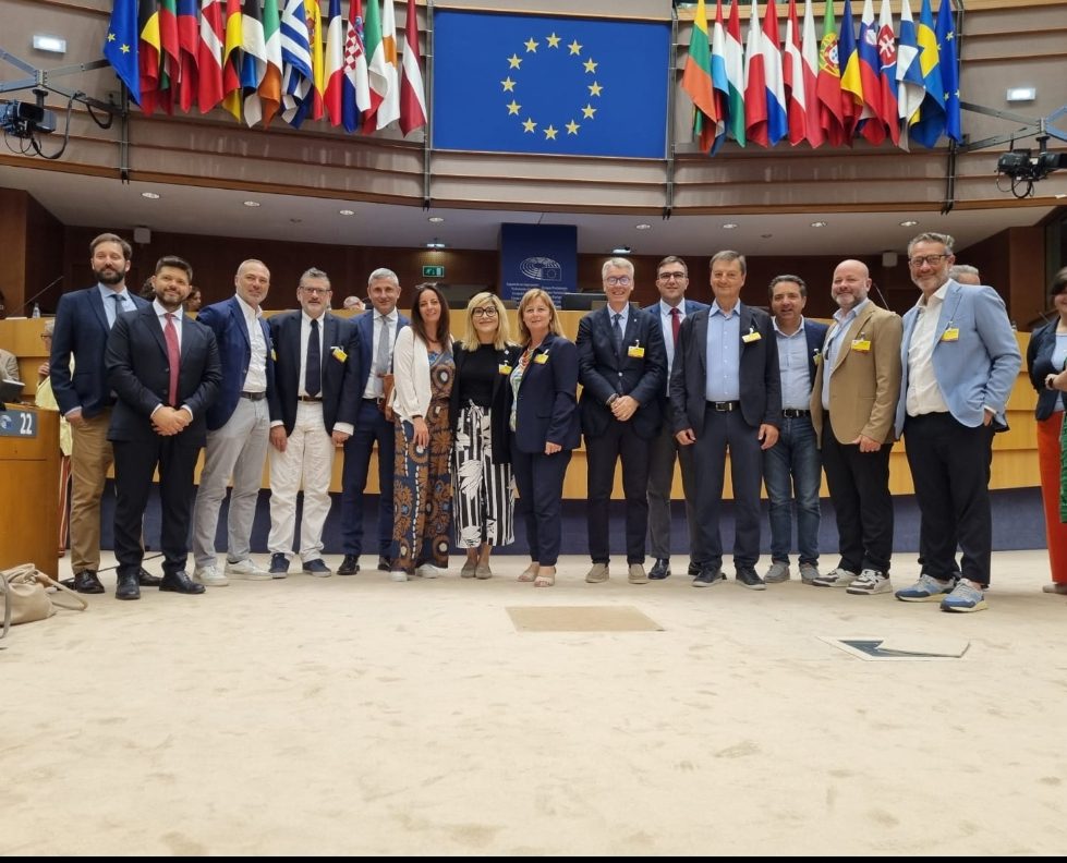 Lazio protagonista a Bruxelles. I Comuni al centro della nuova Europa dei territoriLa delegazione ANCI Lazio porta alla Commissione Europea le priorità locali in vista della programmazione 2028-2034. Gianluca Quadrini: “Vogliamo incidere nelle scelte. L’Europa ascolti i territori” Lazio protagonista a Bruxelles. I Comuni al centro della nuova Europa dei territoriLa delegazione ANCI Lazio porta alla Commissione Europea le priorità locali in vista della programmazione 2028-2034. Gianluca Quadrini: “Vogliamo incidere nelle scelte. L’Europa ascolti i territori”