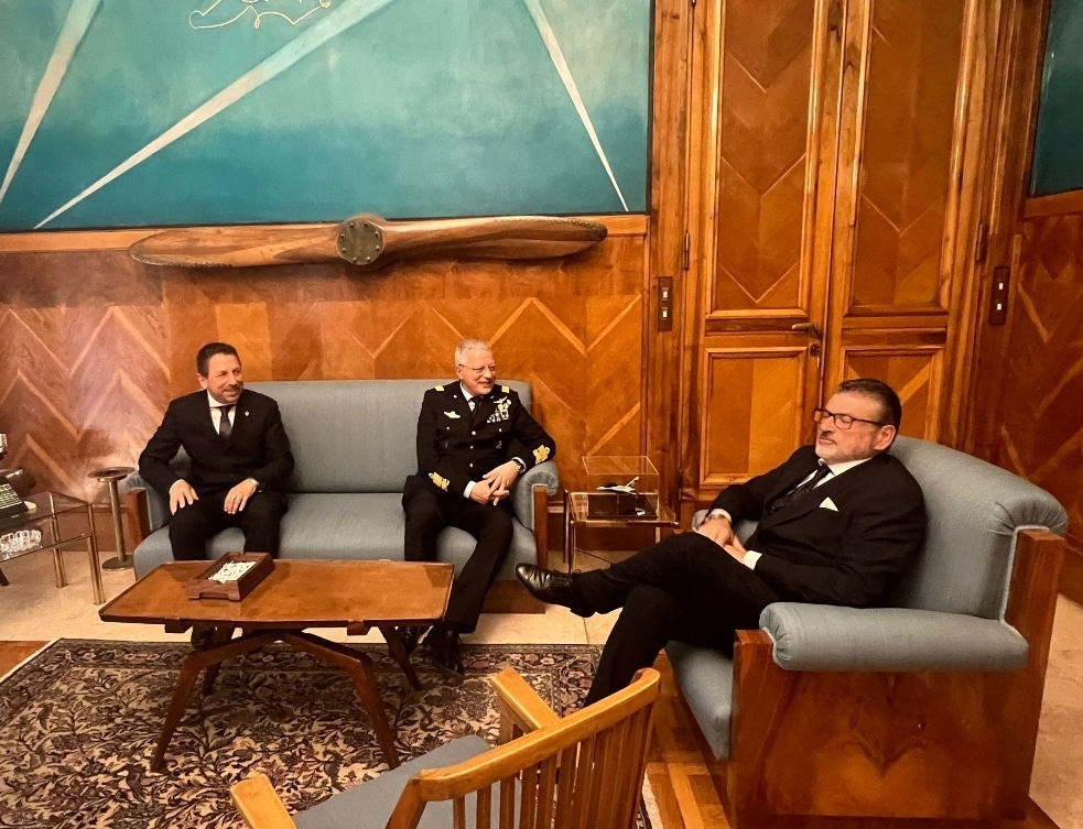 Visita istituzionale del presidente del Consiglio della Provincia di Frosinone e Dirigente di Anci Lazio al Capo di Stato Maggiore dell’Aeronautica Generale di Squadra Aerea Antonio Conserva: “Un incontro che porterò nel cuore per tutta la vita.” Visita istituzionale del presidente del Consiglio della Provincia di Frosinone e Dirigente di Anci Lazio al Capo di Stato Maggiore dell’Aeronautica Generale di Squadra Aerea Antonio Conserva: “Un incontro che porterò nel cuore per tutta la vita.”