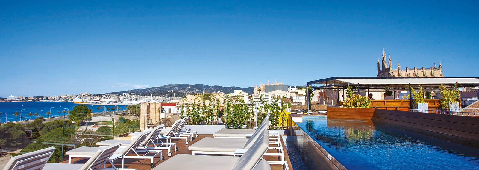 I migliori rooftop bar e ristoranti per ammirare panorami unici I migliori rooftop bar e ristoranti per ammirare panorami unici