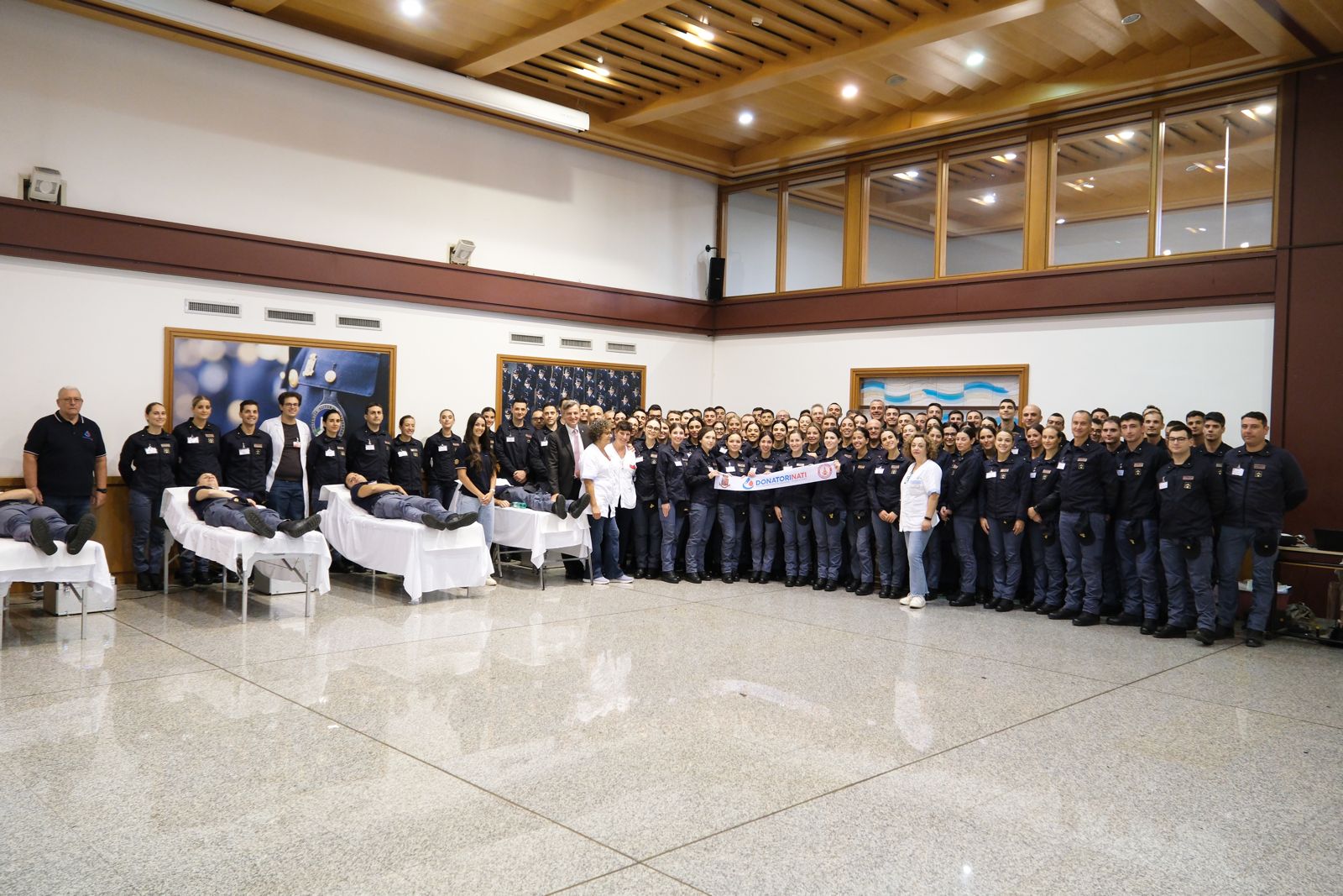 Straordinaria donazione di sangue alla Scuola Superiore della Polizia di Stato organizzata dall’Associazione Donatorinati Straordinaria donazione di sangue alla Scuola Superiore della Polizia di Stato organizzata dall’Associazione Donatorinati