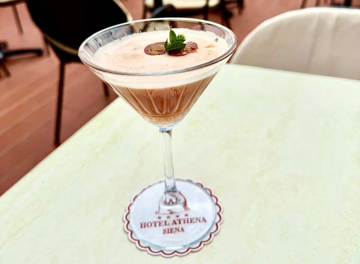 Ferragosto da sorseggiare: il cocktail esclusivo dell’Hotel Athena celebra l’estate italiana Ferragosto da sorseggiare: il cocktail esclusivo dell’Hotel Athena celebra l’estate italiana