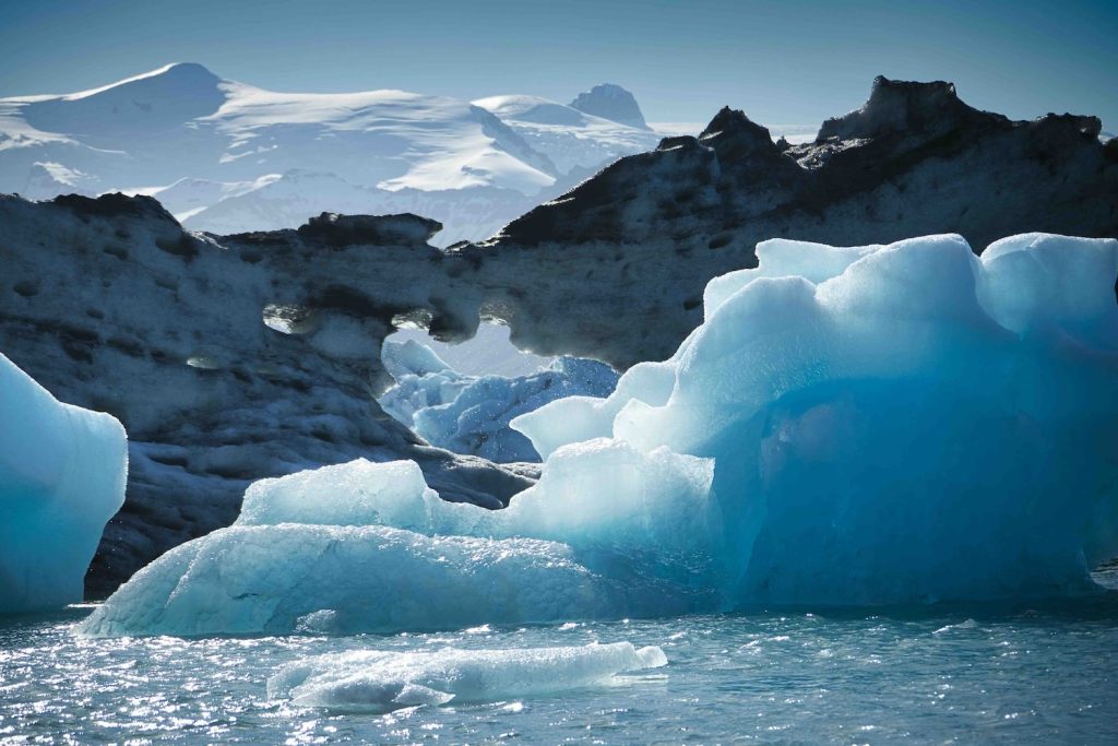 Allarme Ghiacciai: il polmone d’Europa sta scomparendo per il caldo estremo Allarme Ghiacciai: il polmone d’Europa sta scomparendo per il caldo estremo