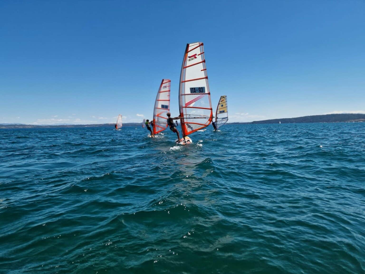 Una giornata al centro surf di Bracciano, il coach: “Lo sport è rispetto” Una giornata al centro surf di Bracciano, il coach: “Lo sport è rispetto”