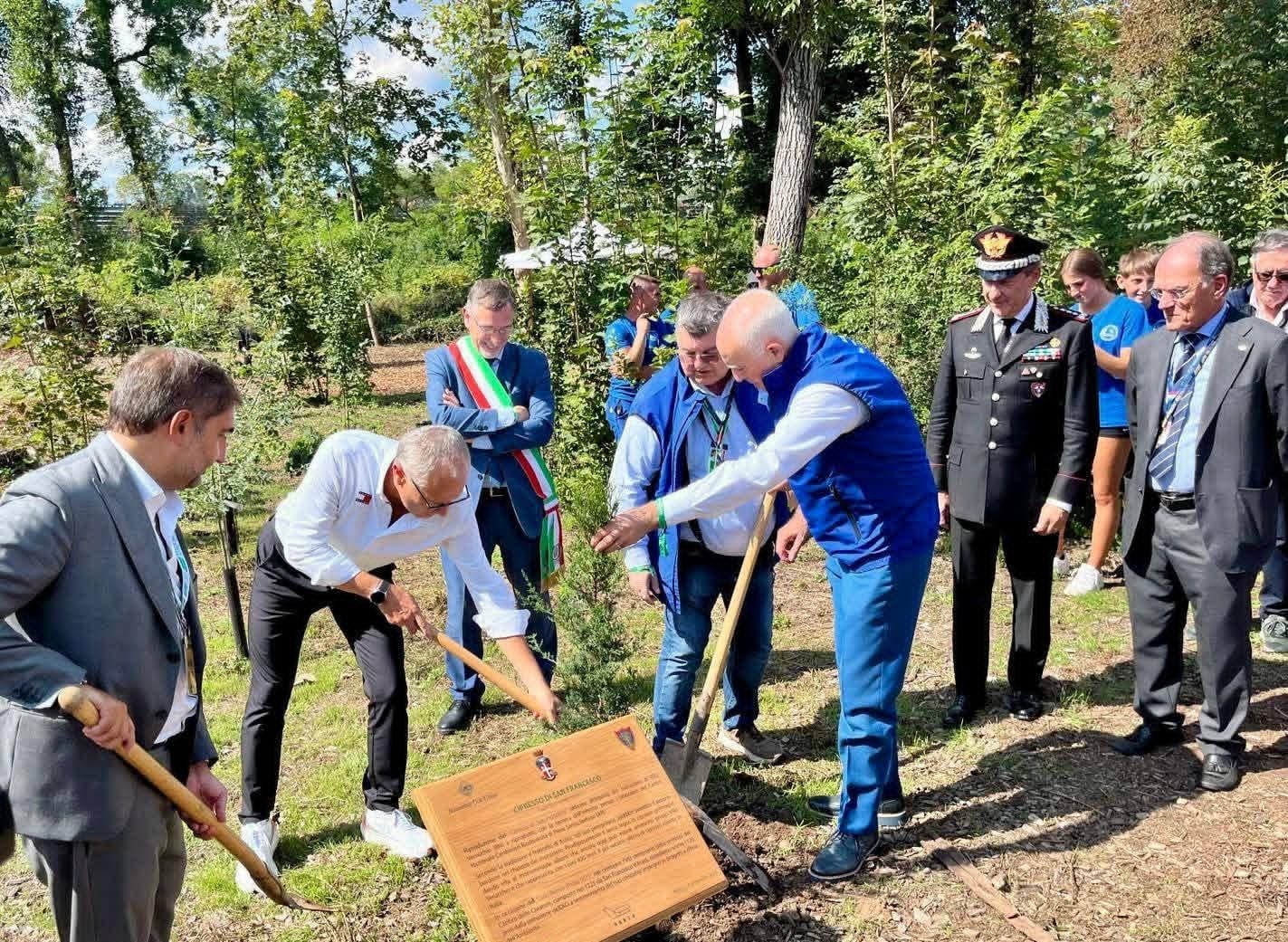 La Biodiversità fa tappa fissa al Gran Premio di Formula 1 e anche quest’anno i Carabinieri Forestali incontreranno gli appassionati delle monoposto negli spazi dedicati alla salvaguardia delle risorse naturali La Biodiversità fa tappa fissa al Gran Premio di Formula 1 e anche quest’anno i Carabinieri Forestali incontreranno gli appassionati delle monoposto negli spazi dedicati alla salvaguardia delle risorse naturali