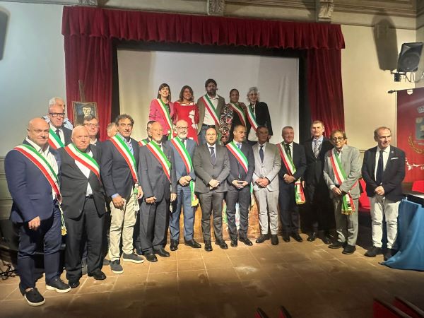 Siglato il gemellaggio culturale tra “la piccola Parigi” e “la città dei templi” Siglato il gemellaggio culturale tra “la piccola Parigi” e “la città dei templi”