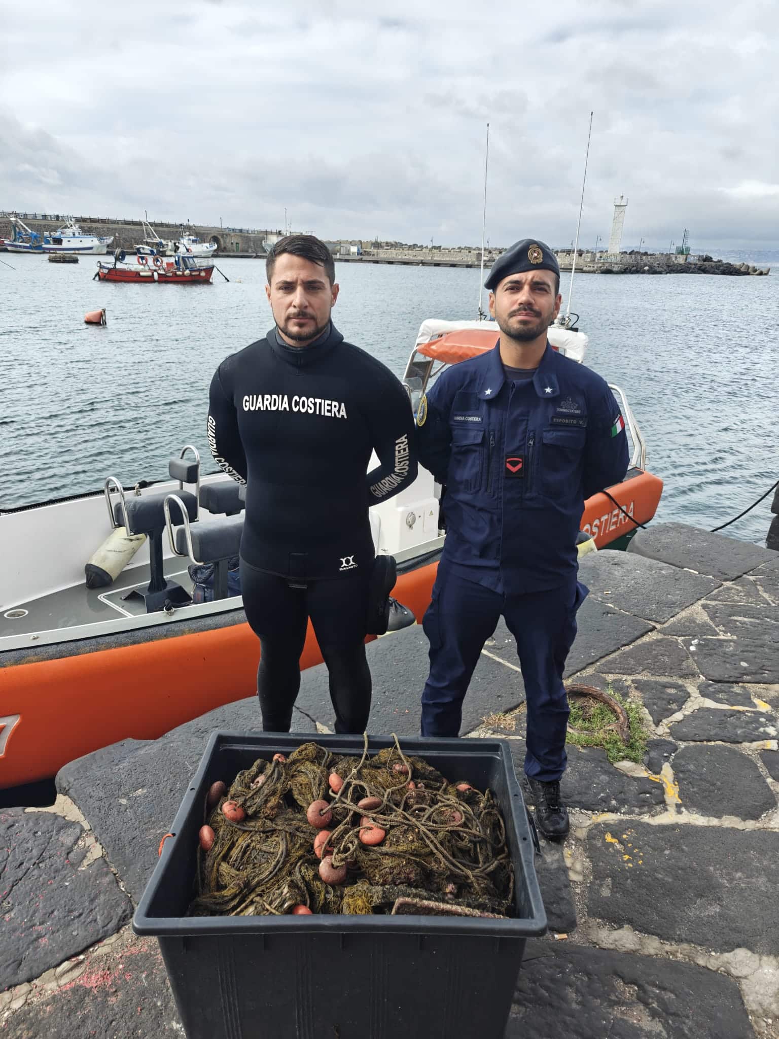 Nelle acque antistanti Portici ripescata una rete fantasma Nelle acque antistanti Portici ripescata una rete fantasma