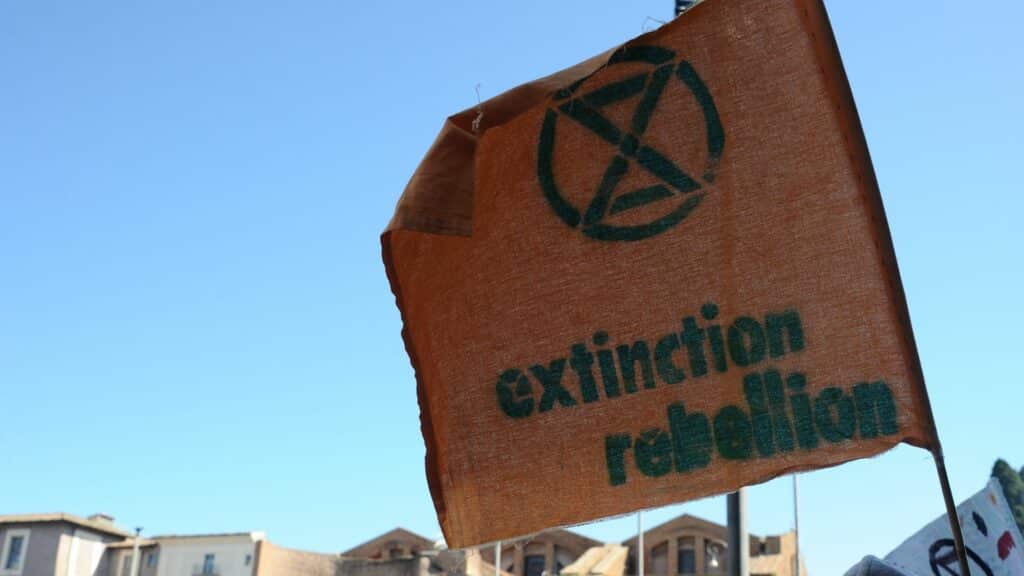 Roma, sventato blitz di ‘Extinction Rebellion’ al Laghetto dell’Eur Roma, sventato blitz di ‘Extinction Rebellion’ al Laghetto dell’Eur