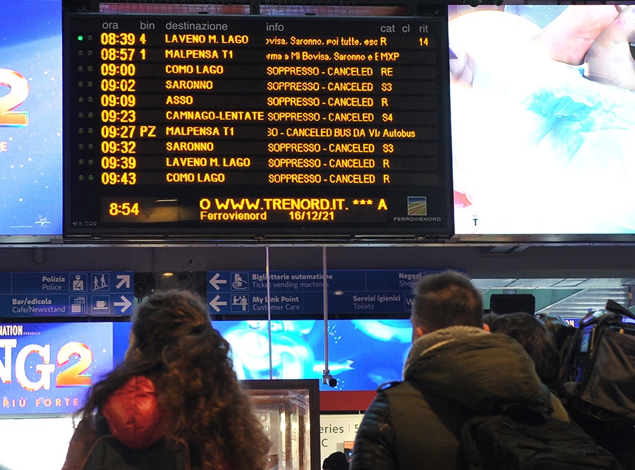 Sciopero generale contro la manovra, venerdì 28 novembre giornata nera per trasporti e scuola (e non solo) Sciopero generale contro la manovra, venerdì 28 novembre giornata nera per trasporti e scuola (e non solo)