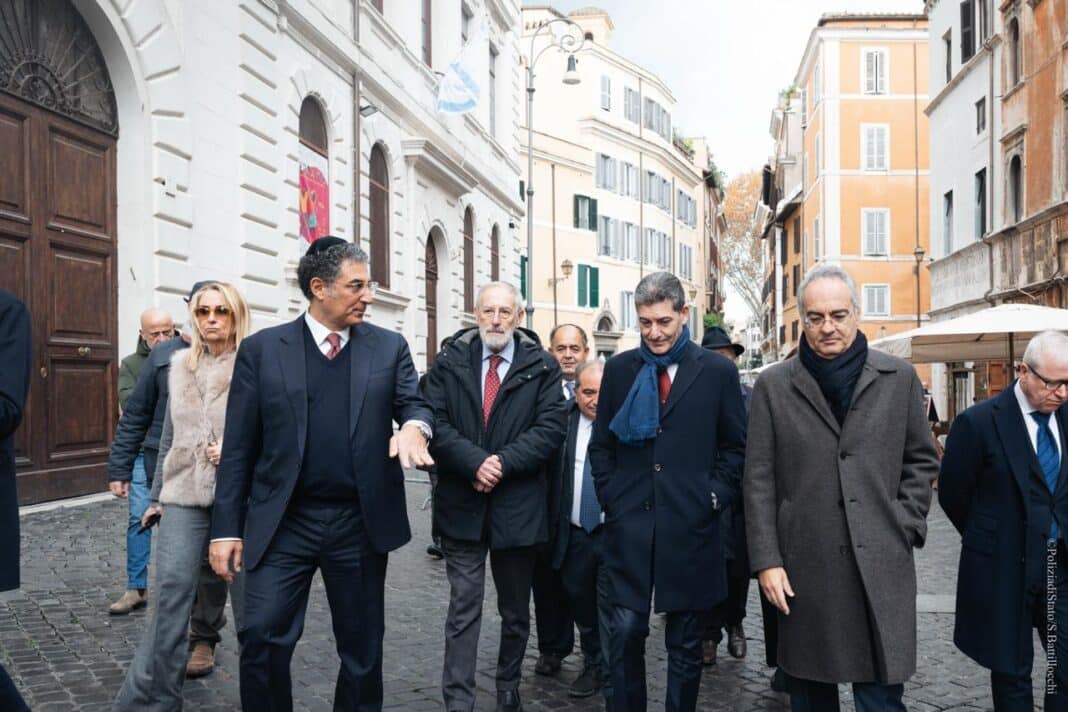 IL CAPO DELLA POLIZIA PISANI IN VISITA ALLA COMUNITA’ EBRAICA DI ROMA IL CAPO DELLA POLIZIA PISANI IN VISITA ALLA COMUNITA’ EBRAICA DI ROMA