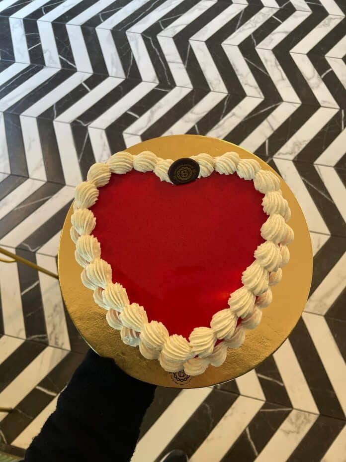 La torta a cuore di Salvatore Cutolo: settantasei anni di tradizione che parlano d’amore La torta a cuore di Salvatore Cutolo: settantasei anni di tradizione che parlano d’amore