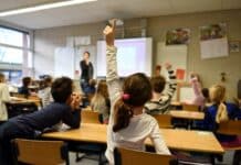 SCUOLA: AZIONE “SOLIDARIETA’ A DOCENTE AGGREDITA