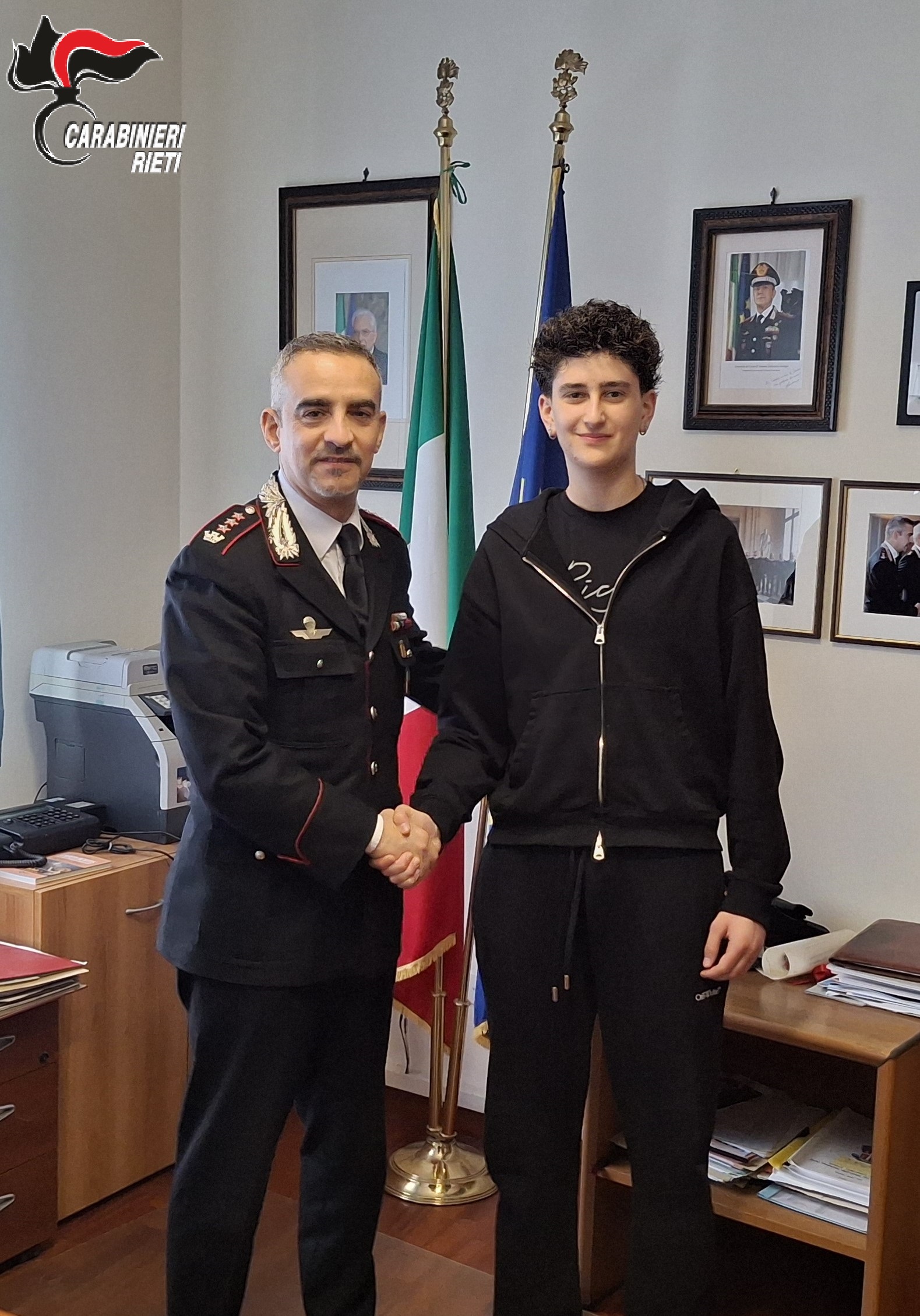 RIETI: I CARABINIERI INCONTRANO LO STUDENTE RIMASTO FERITO DURANTE L’ALTERNANZA SCUOLA LAVORO RIETI: I CARABINIERI INCONTRANO LO STUDENTE RIMASTO FERITO DURANTE L’ALTERNANZA SCUOLA LAVORO