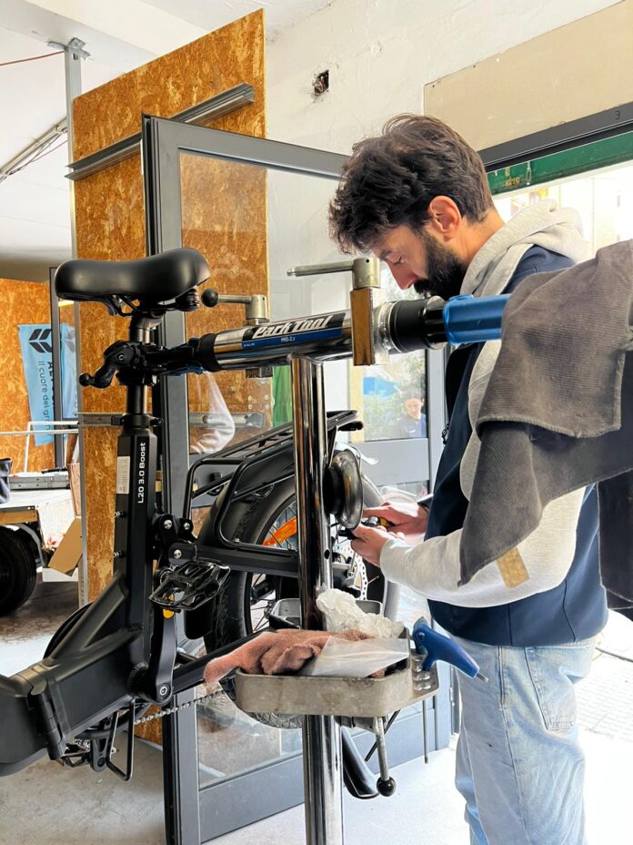 Al via “Pedala per tutti”: inclusione, sostenibilità e mobilità dolce arrivano al Centro Commerciale Aura con Doctorbike APS Al via “Pedala per tutti”: inclusione, sostenibilità e mobilità dolce arrivano al Centro Commerciale Aura con Doctorbike APS