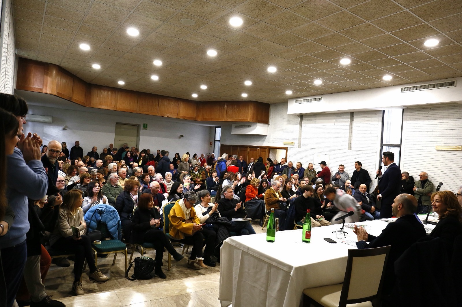 ARICCIA: ELEZIONI AMMINISTRATIVE: GRANDE E CALOROSA PARTECIPAZIONE PER LA PRESENTAZIONE DEL CANDIDATO SINDACO FABRIZIO PROFICO. ARICCIA: ELEZIONI AMMINISTRATIVE: GRANDE E CALOROSA PARTECIPAZIONE PER LA PRESENTAZIONE DEL CANDIDATO SINDACO FABRIZIO PROFICO.