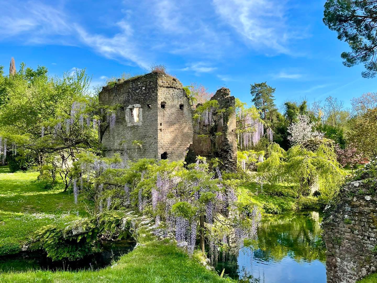 Ninfa, il gioiello del Lazio firmato da tre donne Ninfa, il gioiello del Lazio firmato da tre donne