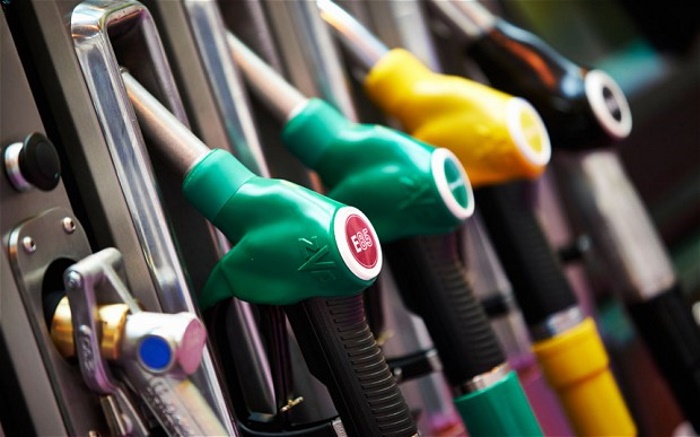Il governo proroga il taglio delle accise per altre tre settimane. Meloni: “Per la benzina taglio ridotto a 5 centesimi” Il governo proroga il taglio delle accise per altre tre settimane. Meloni: “Per la benzina taglio ridotto a 5 centesimi”