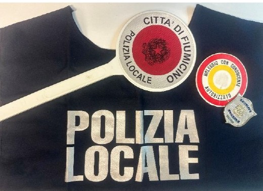 Fiumicino. Controlli in aeroporto, nuovi sequestri e presidio ai terminal Agenti della Polizia Locale durante i controlli nell'aeroporto Leonardo da Vinci di Fiumicino