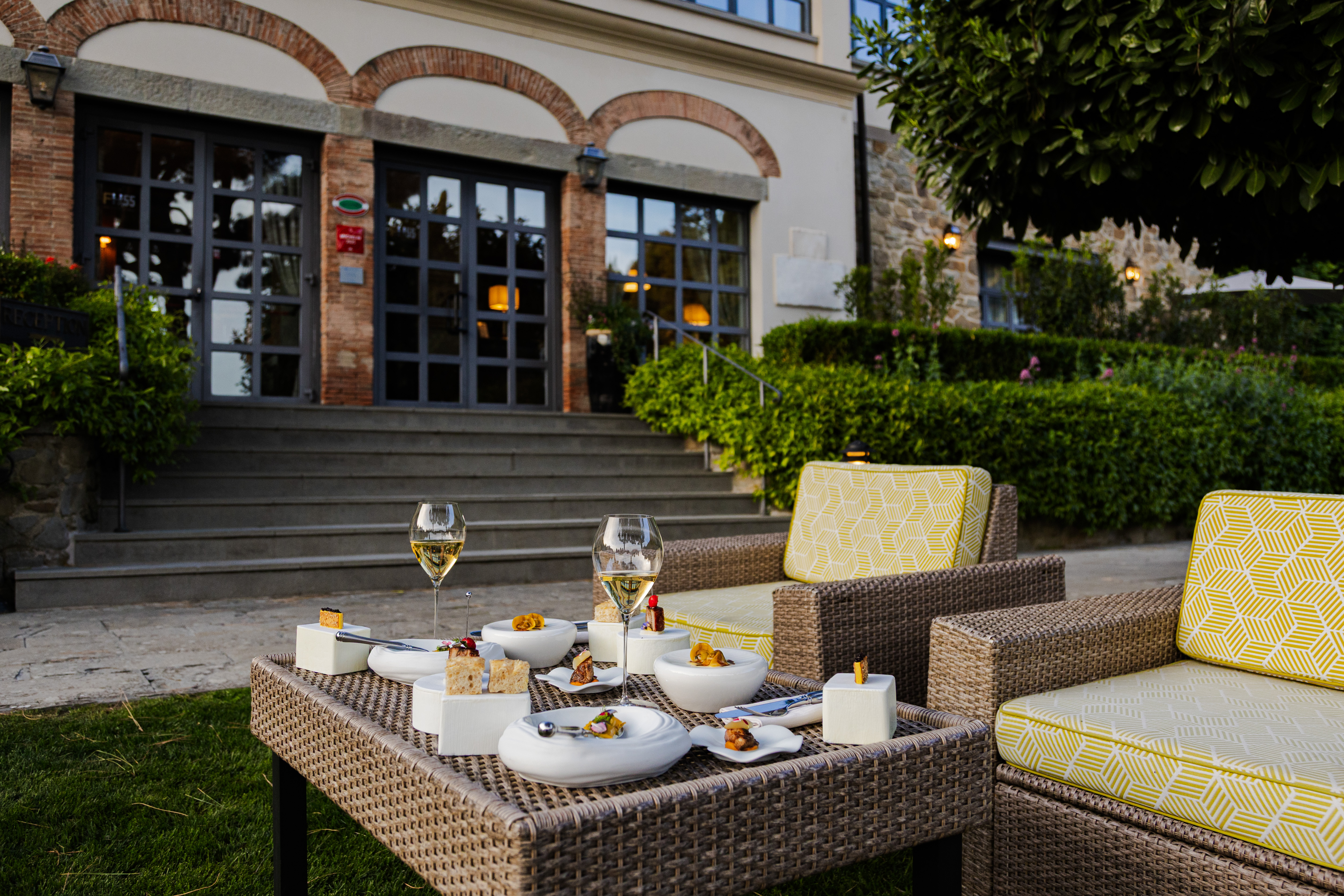 Il tramonto su Firenze diventa un’esperienza gastronomica d’autore: Aperitivo by Serrae Villa Fiesole Il tramonto su Firenze diventa un’esperienza gastronomica d’autore: Aperitivo by Serrae Villa Fiesole