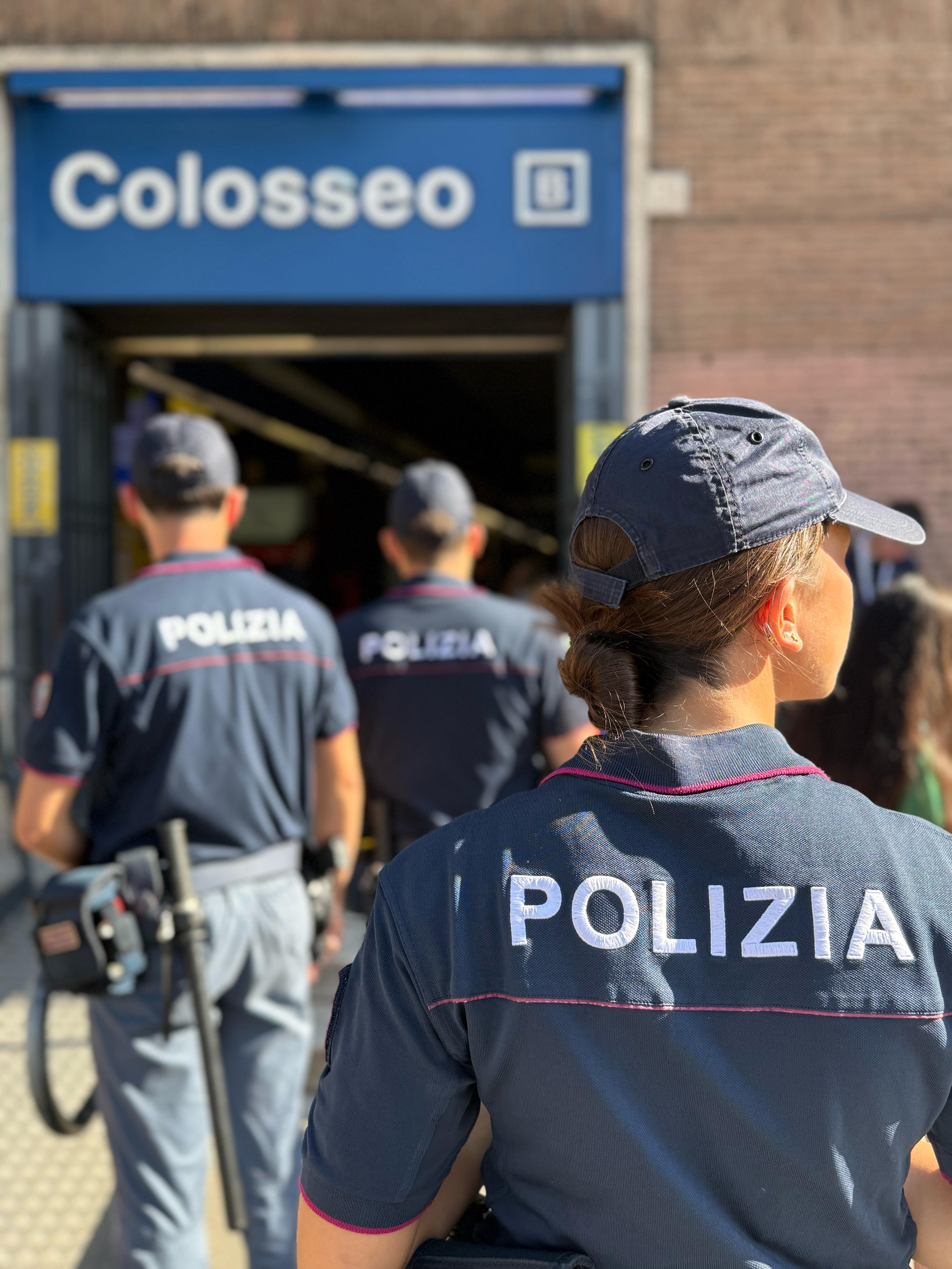ROMA FURTI, RAPINE E SPACCIO UNDERGROUND 6 ARRESTI DELLA POLIZIA DI STATO ROMA FURTI, RAPINE E SPACCIO UNDERGROUND 6 ARRESTI DELLA POLIZIA DI STATO