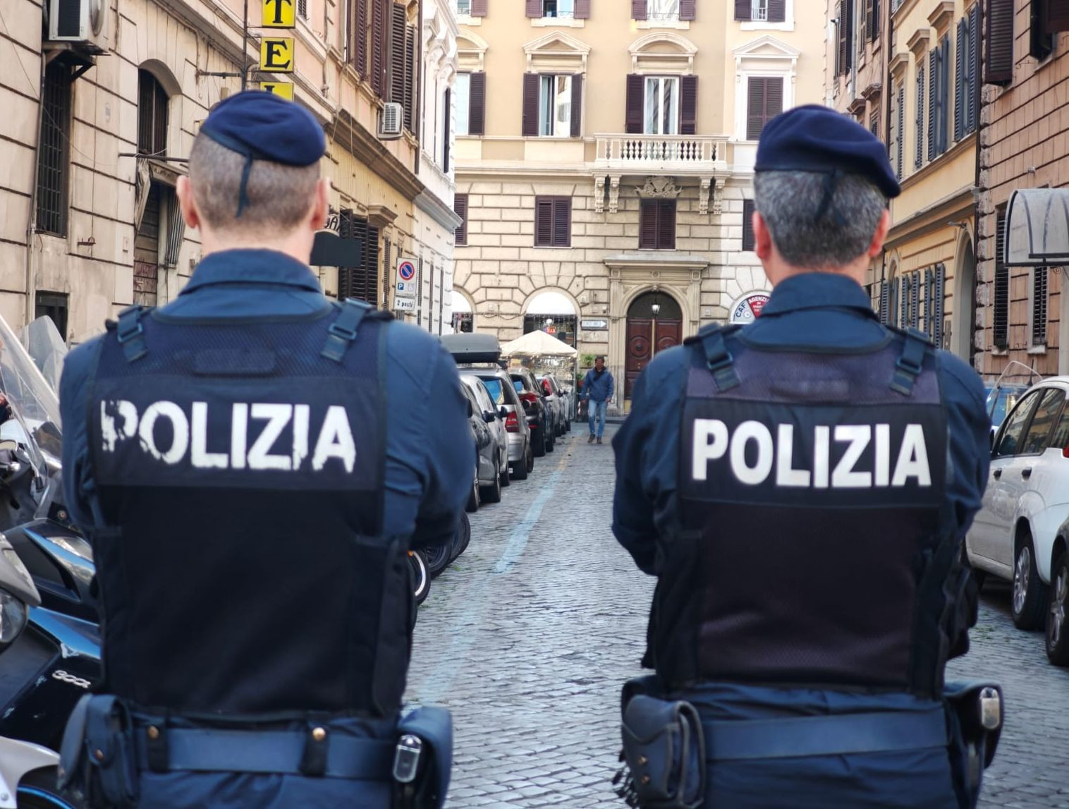 ROMA. ESQUILINO. POLIZIA DI STATO IN CAMPO TRA CONTRASTO AI REATI PREDATORI ED AL MICROSPACCIO: 5 ARRESTI ROMA. ESQUILINO. POLIZIA DI STATO IN CAMPO TRA CONTRASTO AI REATI PREDATORI ED AL MICROSPACCIO: 5 ARRESTI