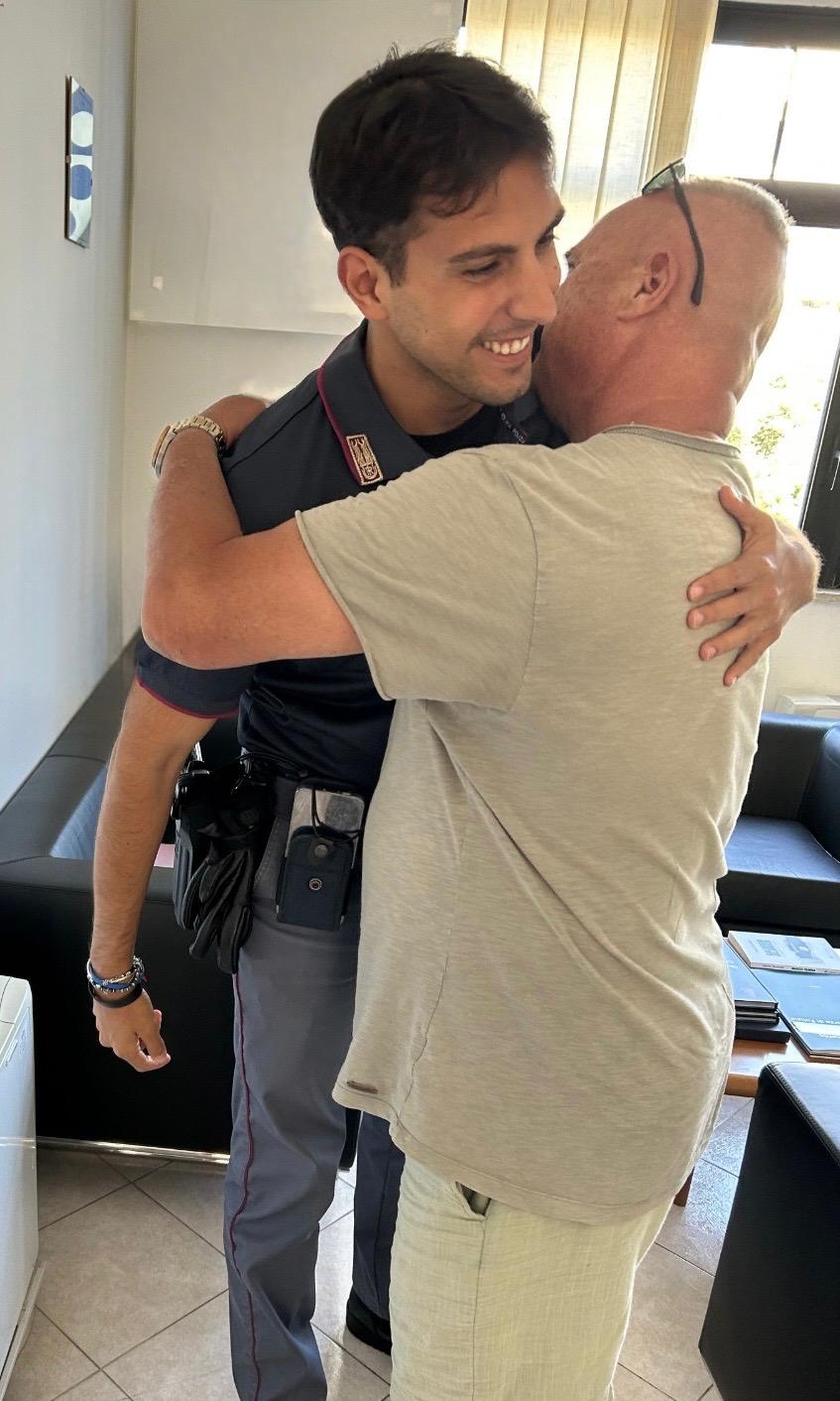ROMA FARMACO SALVAVITA RUBATO E RECUPERATO DALLA POLIZIA DI STATO: AGENTI RESTITUISCONO SPERANZA AD UN PADRE PER LA TERAPIA DELLA FIGLIA ROMA FARMACO SALVAVITA RUBATO E RECUPERATO DALLA POLIZIA DI STATO: AGENTI RESTITUISCONO SPERANZA AD UN PADRE PER LA TERAPIA DELLA FIGLIA