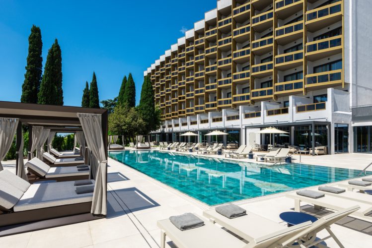 Il Barceló Roma apre la sua piscina alla città: nuovo indirizzo dell'estate romana per chi cerca relax e refrigerio 3 Barcelo Roma piscina 4
