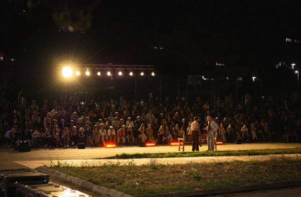 Grande successo per “Mamma Roma” di Fabio Morgan. Tutto esaurito per il teatro in periferia Grande successo per “Mamma Roma” di Fabio Morgan. Tutto esaurito per il teatro in periferia