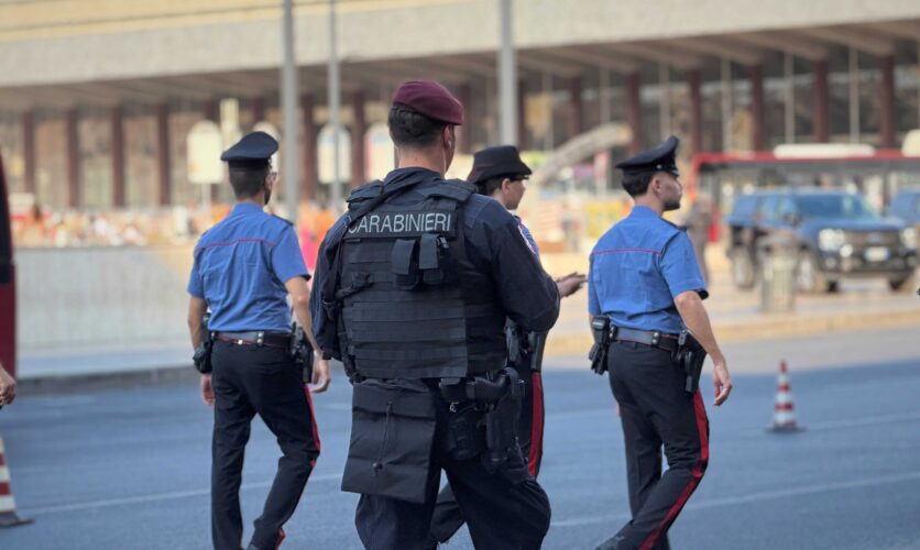 ROMA/TERMINI – Maxi blitz dei Carabinieri: 19 arresti e 15 denunce in poche ore 4 PROVINCIALE I controlli dei Carabinieri a Termini 2