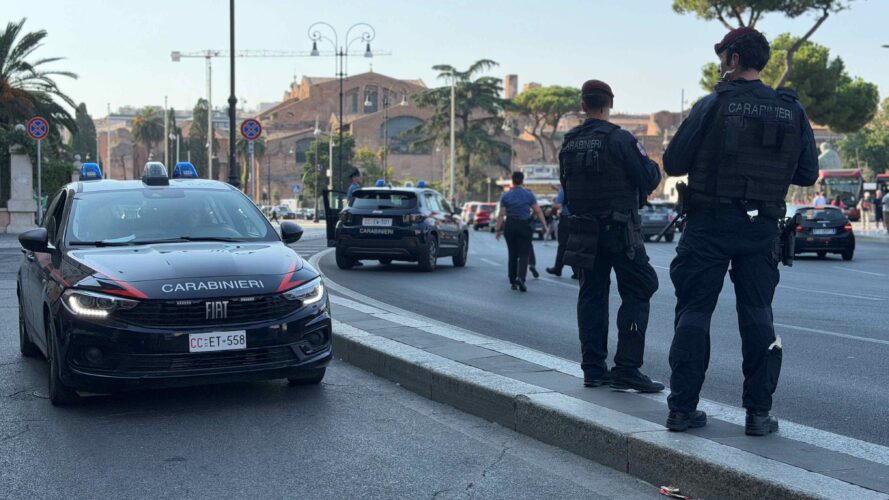 ROMA/TERMINI – Maxi blitz dei Carabinieri: 19 arresti e 15 denunce in poche ore 2 PROVINCIALE I controlli dei Carabinieri a Termini 4 1