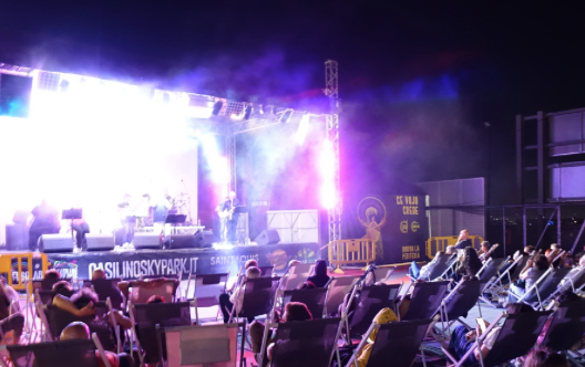 Dal cemento al colore: nasce FLO’ – FuoriLuogO, il festival sospeso sul tetto di Roma. Dal cemento al colore: nasce FLO’ – FuoriLuogO, il festival sospeso sul tetto di Roma.