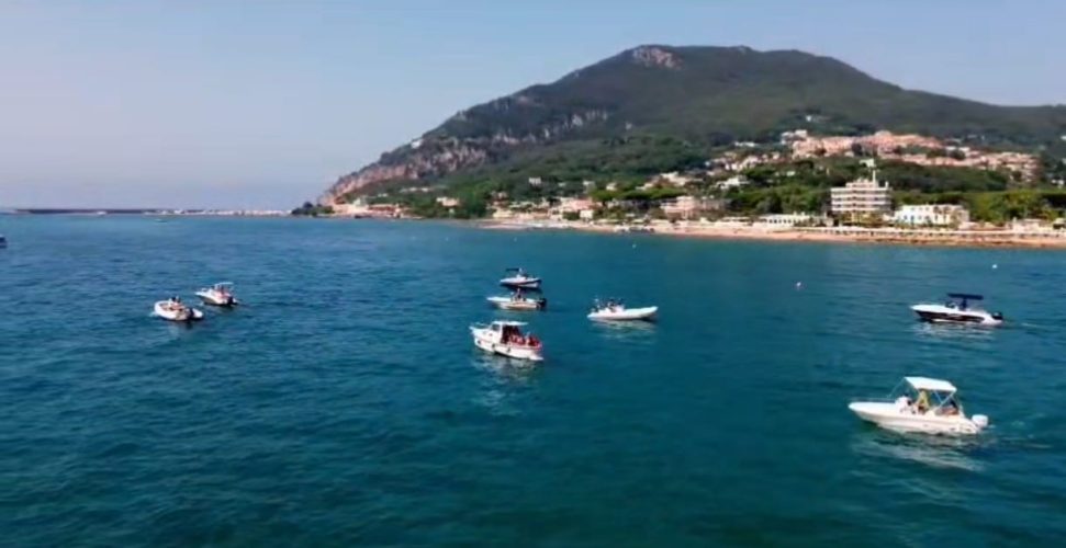 San Felice Circeo. Barche, la "Rotta di Circe" conquista il mare e rilancia il Festival 1 WhatsApp Image 2026 07 21 at 14.04.49 3 1